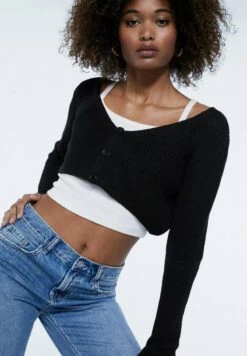 Stradivarius CROPPED 07516155 - Strickjacke - Black -Stradivarius Deutschland Verkaufs-Shop 02aa75dbcb90489394034b6bc8ccbe7b