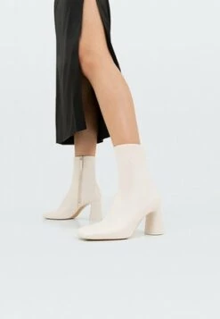 Stradivarius MIT ABSATZ - Stiefelette - Off White 11 Stradivarius MIT ABSATZ - Stiefelette - Off White -Stradivarius Deutschland Verkaufs-Shop 042be0f3d6c440c387c44d0761615d33