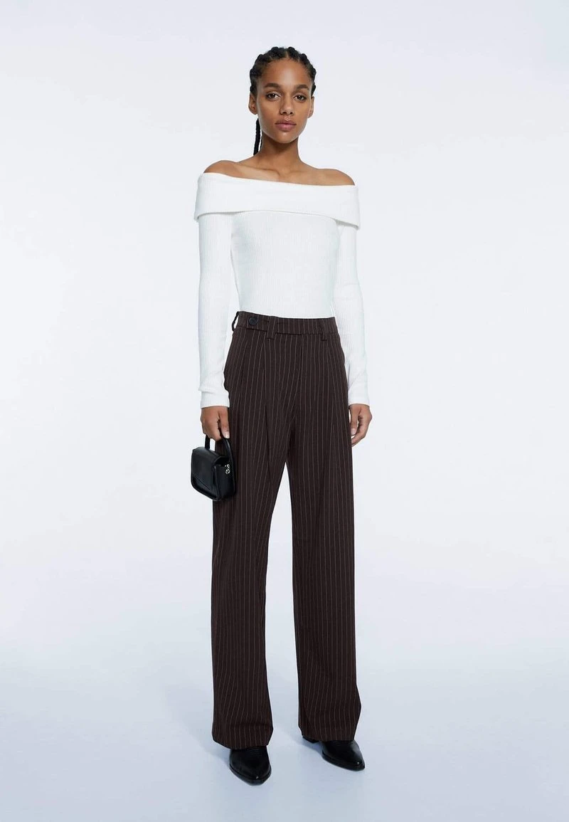 Stradivarius MIT CARMEN-AUSSCHNITT - Langarmshirt - Off White 2 Stradivarius MIT CARMEN-AUSSCHNITT - Langarmshirt - Off White – Bild 2