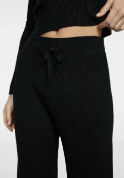 Stradivarius Jogginghose - Black -Stradivarius Deutschland Verkaufs-Shop 0471b43f78014954a5d56ee5450a09aa