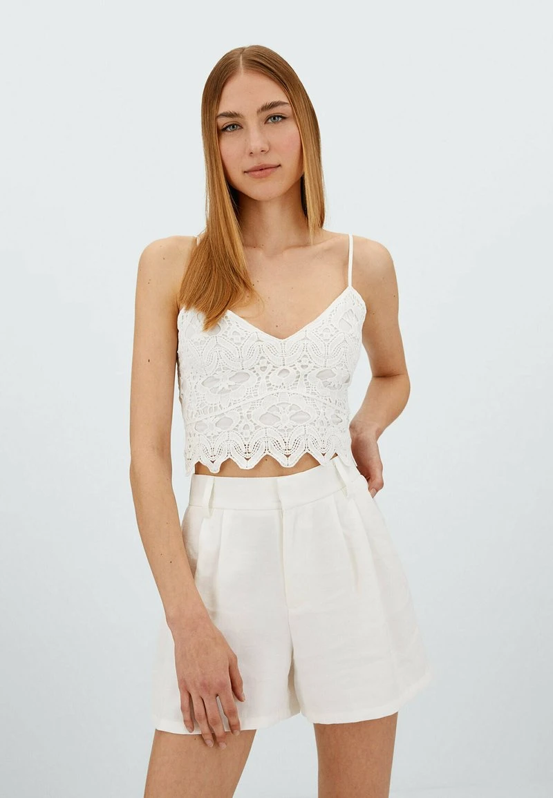 Stradivarius Shorts - Off White 1 Stradivarius Shorts - Off White