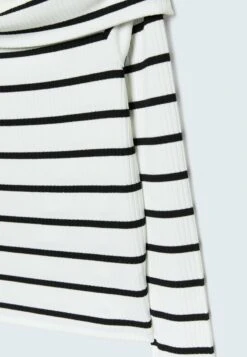 Stradivarius GESTREIFTES MIT CARMEN AUSSCHNITT - Langarmshirt - White 11 Stradivarius GESTREIFTES MIT CARMEN AUSSCHNITT - Langarmshirt - White -Stradivarius Deutschland Verkaufs-Shop 055c78e148364a588b5163771aa62827