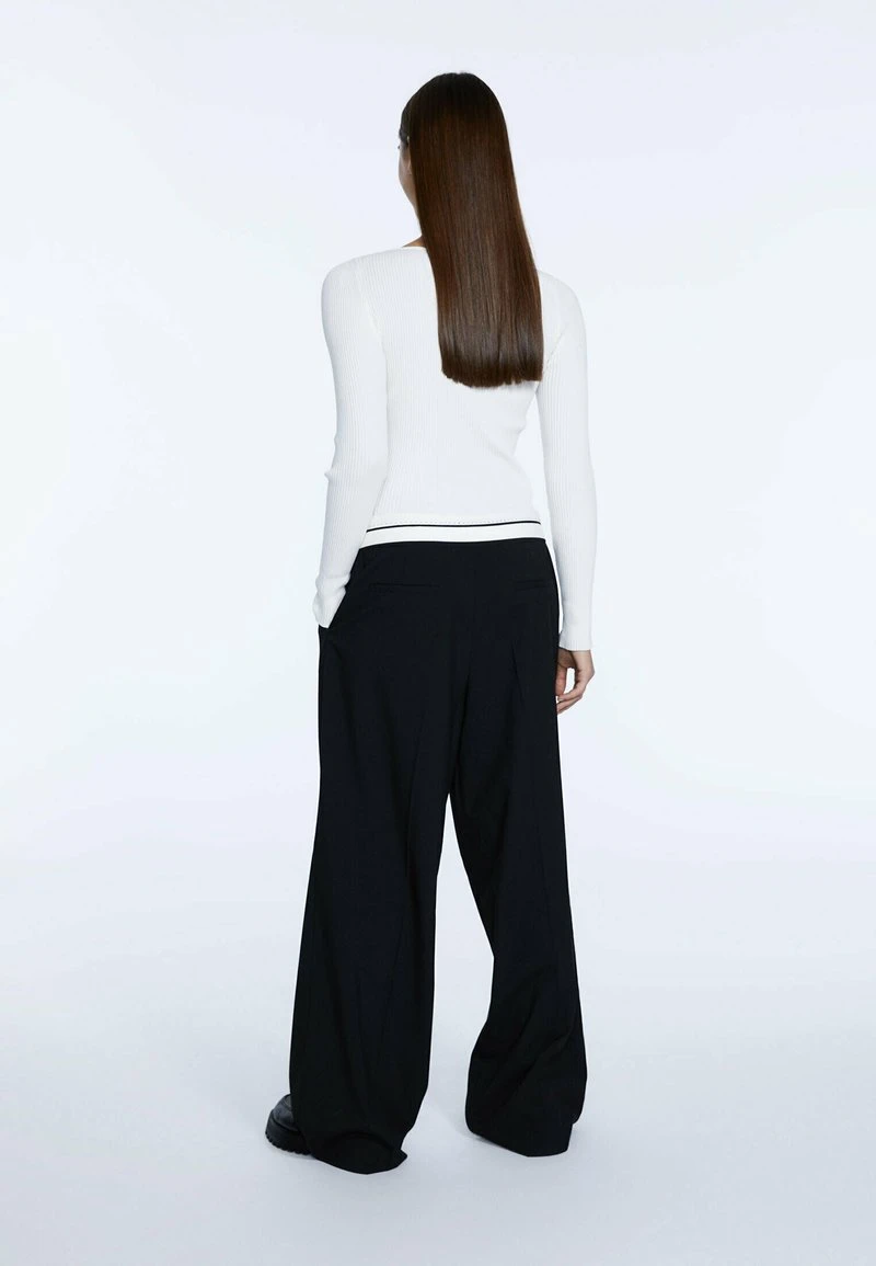 Stradivarius MIT UMGESCHLAGENEM BUND - Stoffhose - Black 3 Stradivarius MIT UMGESCHLAGENEM BUND - Stoffhose - Black – Bild 3