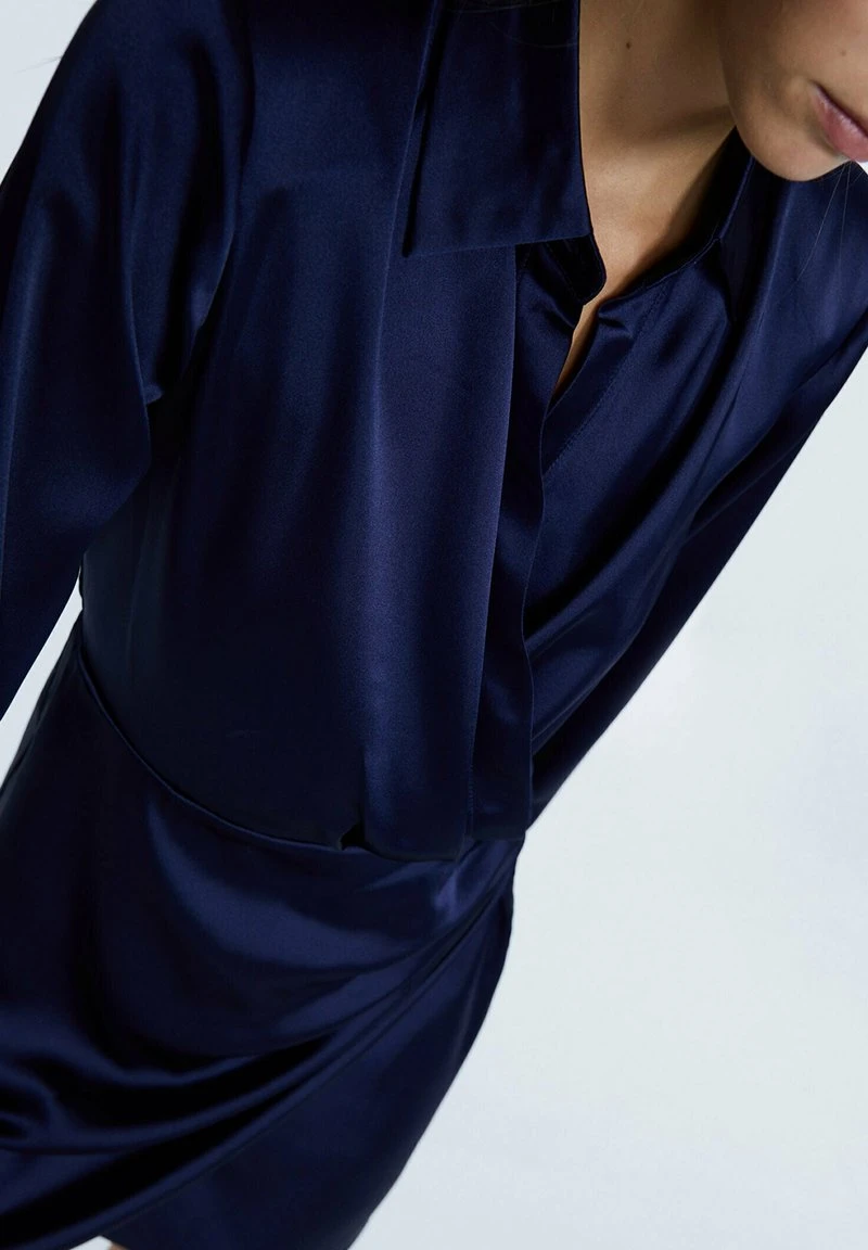 Stradivarius MIT DRAPIERTEM ROCK - Cocktailkleid/festliches Kleid - Dark Blue 4 Stradivarius MIT DRAPIERTEM ROCK - Cocktailkleid/festliches Kleid - Dark Blue – Bild 4