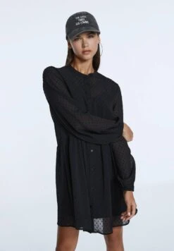 Stradivarius MIT MAOKRAGEN - Blusenkleid - Black