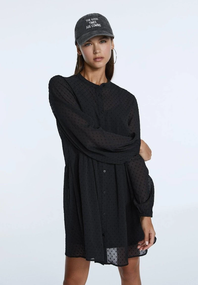 Stradivarius MIT MAOKRAGEN - Blusenkleid - Black 1 Stradivarius MIT MAOKRAGEN - Blusenkleid - Black