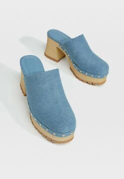 Stradivarius HIGH-HEEL WITH STUDS - Clogs - Blue Denim 10 Stradivarius HIGH-HEEL WITH STUDS - Clogs - Blue Denim -Stradivarius Deutschland Verkaufs-Shop 08970d08ca944cb89b754c33d6bf3bfe