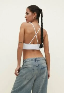 Stradivarius SEAMLESS WITH CRISS-CROSS BACK - Bustier - White 8 Stradivarius SEAMLESS WITH CRISS-CROSS BACK - Bustier - White -Stradivarius Deutschland Verkaufs-Shop 089fc0adb0e644cd8b13218e7fb5255b