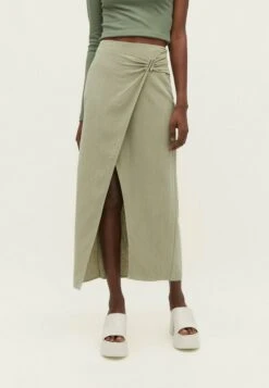 Stradivarius RUSTIC MIDI - Wickelrock - Light Green