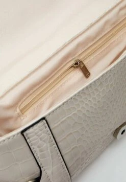 Stradivarius MIT SCHNALLE - Handtasche - Offwhite -Stradivarius Deutschland Verkaufs-Shop 0c2bbf1f00c8462f8c1da973eb53bddb