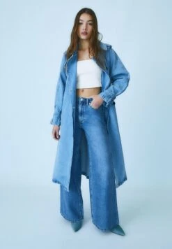 Stradivarius WIDE - Flared Jeans - Light Blue