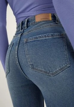 Stradivarius Jeans Slim Fit - Blue Denim 10 Stradivarius Jeans Slim Fit - Blue Denim -Stradivarius Deutschland Verkaufs-Shop 0d5a329bfb7446b7a17afac87c9f059b