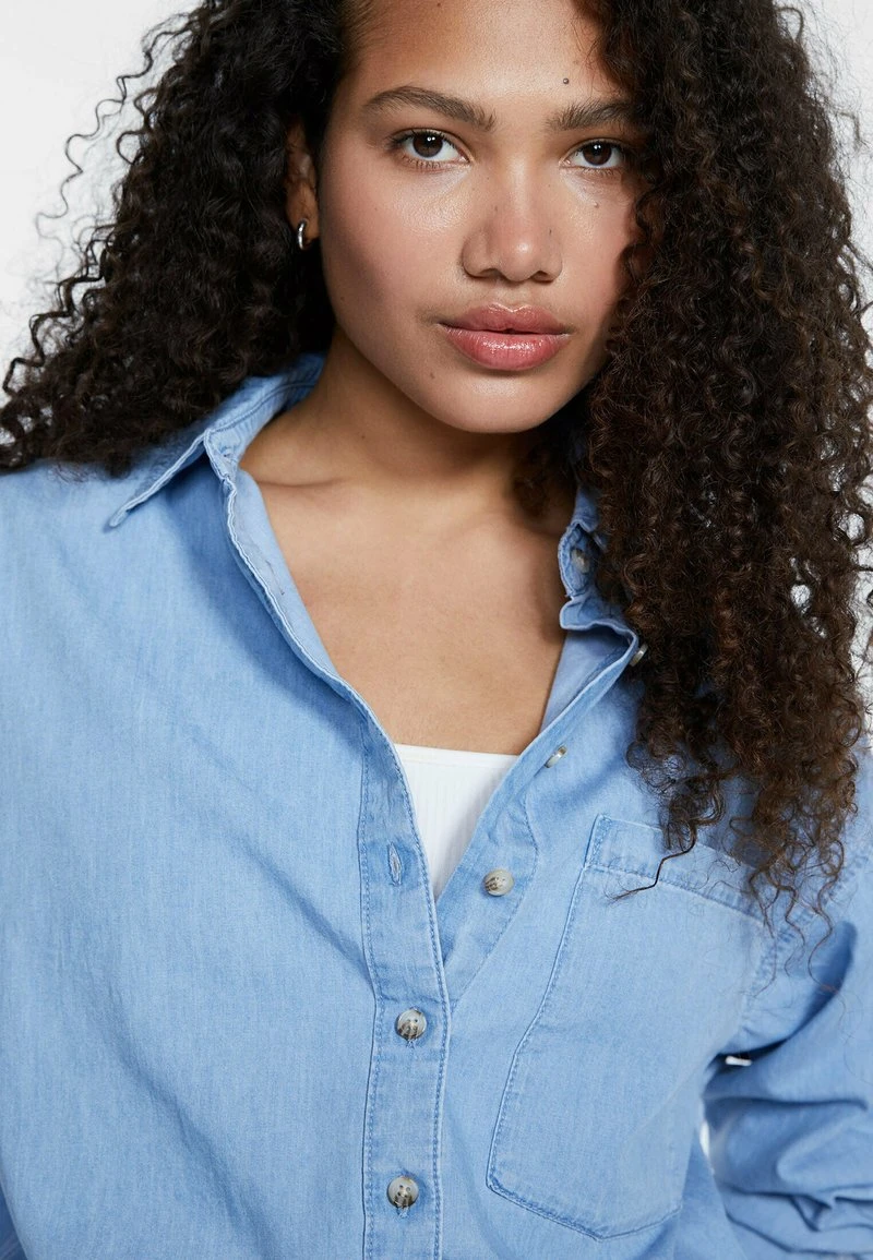 Stradivarius BASIC - Hemdbluse - Light Blue 4 Stradivarius BASIC - Hemdbluse - Light Blue – Bild 4