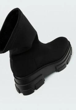 Stradivarius MIT PROFILSOHLE - Plateaustiefelette - Black 9 Stradivarius MIT PROFILSOHLE - Plateaustiefelette - Black -Stradivarius Deutschland Verkaufs-Shop 11872950ccb846c1bf78e620245f6140