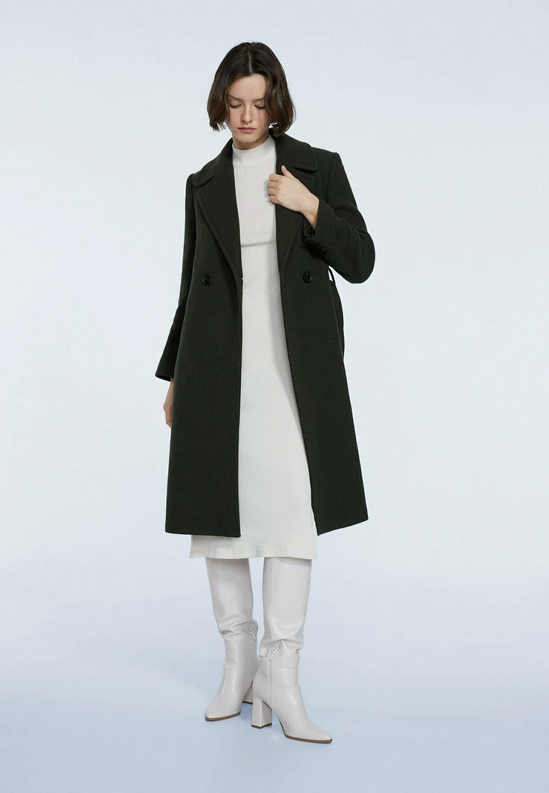 Stradivarius MIT GERIPPTEM STEHKRAGEN 02357521 - Strickkleid - Beige 2 Stradivarius MIT GERIPPTEM STEHKRAGEN 02357521 - Strickkleid - Beige – Bild 2