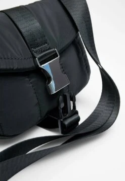 Stradivarius TECHNICAL MINI - Umhängetasche - Black 10 Stradivarius TECHNICAL MINI - Umhängetasche - Black -Stradivarius Deutschland Verkaufs-Shop 13375424bc1f48e5a06f57918765884c