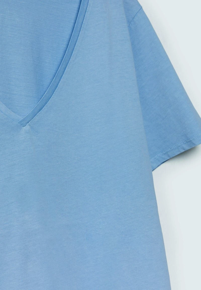 Stradivarius ACID WASH V-NECK - T-Shirt Basic - Blue 6 Stradivarius ACID WASH V-NECK - T-Shirt Basic - Blue – Bild 6