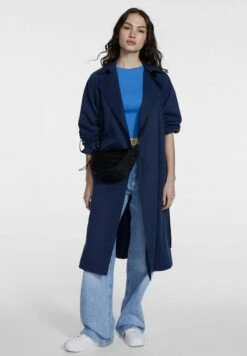 Stradivarius SPORTY - Umhängetasche - Black