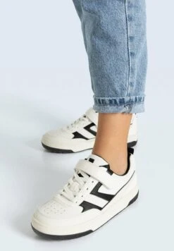 Stradivarius WITH STRAP DETAIL - Sneaker Low - Black