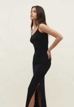 Stradivarius MIT SEITLICHEM SCHLITZ - Maxikleid - Black