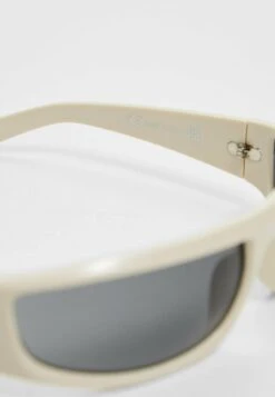 Stradivarius SPORTLICHE - Sonnenbrille - Off White 9 Stradivarius SPORTLICHE - Sonnenbrille - Off White -Stradivarius Deutschland Verkaufs-Shop 1d8cae636fa047cabb45d7fd98d4de7b