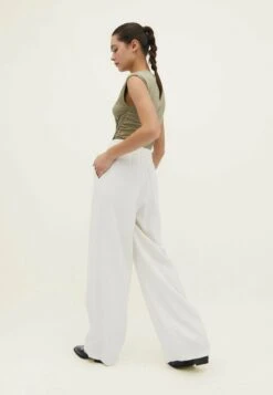 Stradivarius SPORTY FULL LENGTH - Stoffhose - Beige 8 Stradivarius SPORTY FULL LENGTH - Stoffhose - Beige -Stradivarius Deutschland Verkaufs-Shop 1de9f15cc6fe46c5a53700116c34a223