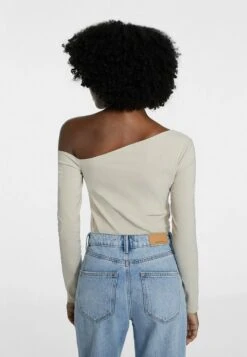 Stradivarius LONG SLEEVE WITH ASYMMETRIC NECKLINE - Langarmshirt - Stone 8 Stradivarius LONG SLEEVE WITH ASYMMETRIC NECKLINE - Langarmshirt - Stone -Stradivarius Deutschland Verkaufs-Shop 2096f6341b11430194fb86f970877780