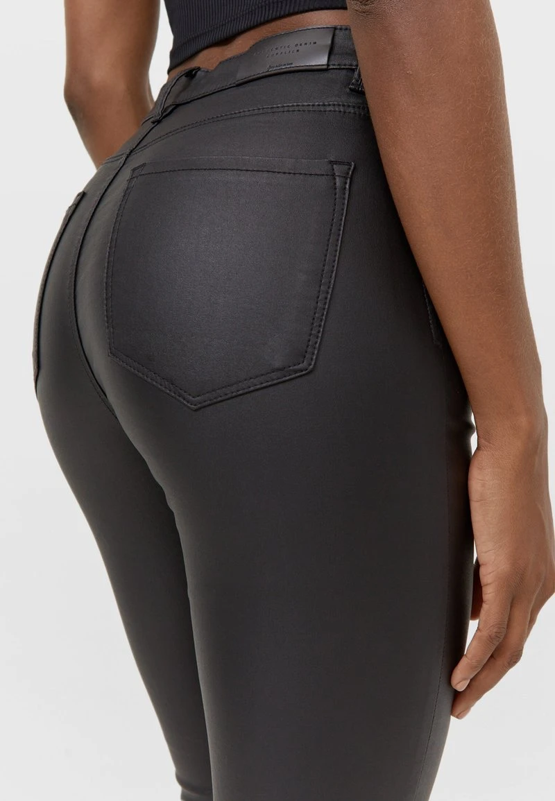 Stradivarius MIT SUPERHOHEM BUND - Stoffhose - Black 4 Stradivarius MIT SUPERHOHEM BUND - Stoffhose - Black – Bild 4