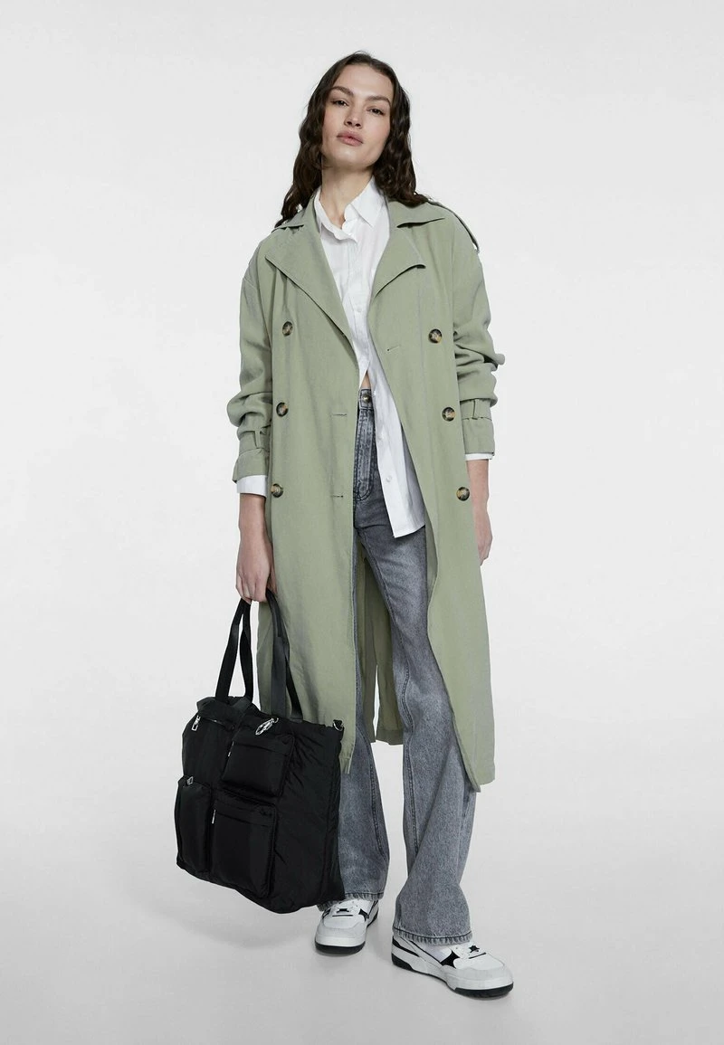 Stradivarius WITH POCKETS - Shopping Bag - Black 1 Stradivarius WITH POCKETS - Shopping Bag - Black