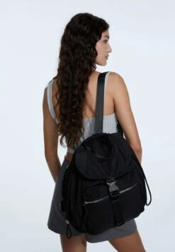 Stradivarius WANDELBARER - Tagesrucksack - Black 11 Stradivarius WANDELBARER - Tagesrucksack - Black -Stradivarius Deutschland Verkaufs-Shop 215d9b6cb593415abbe5bffe8f883e9c 1