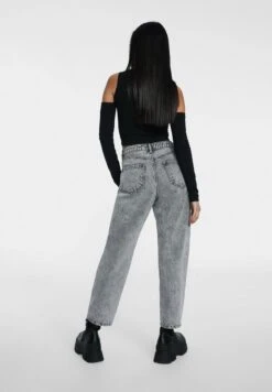 Stradivarius MID-RISE MOM - Jeans Straight Leg - Black Denim 8 Stradivarius MID-RISE MOM - Jeans Straight Leg - Black Denim -Stradivarius Deutschland Verkaufs-Shop 2260dddccb894d03bae0fac3993bc960