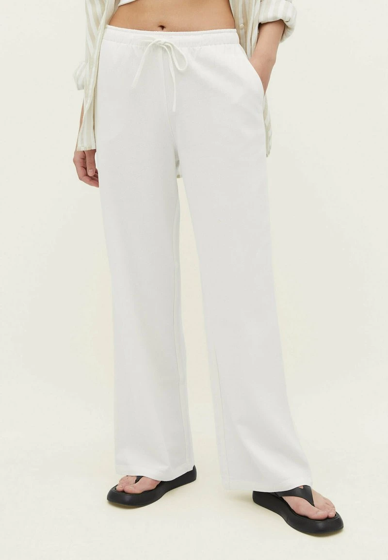 Stradivarius LONG FLOWING RUSTIC - Stoffhose - Off White 1 Stradivarius LONG FLOWING RUSTIC - Stoffhose - Off White