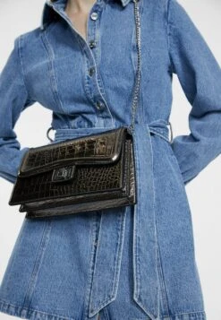 Stradivarius MOCK CROC WITH CHAIN - Umhängetasche - Grey