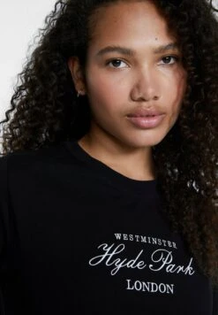 Stradivarius EMBROIDERED - T-Shirt Print - Black 9 Stradivarius EMBROIDERED - T-Shirt Print - Black -Stradivarius Deutschland Verkaufs-Shop 2488ad0684774574901f641862f6ad5e