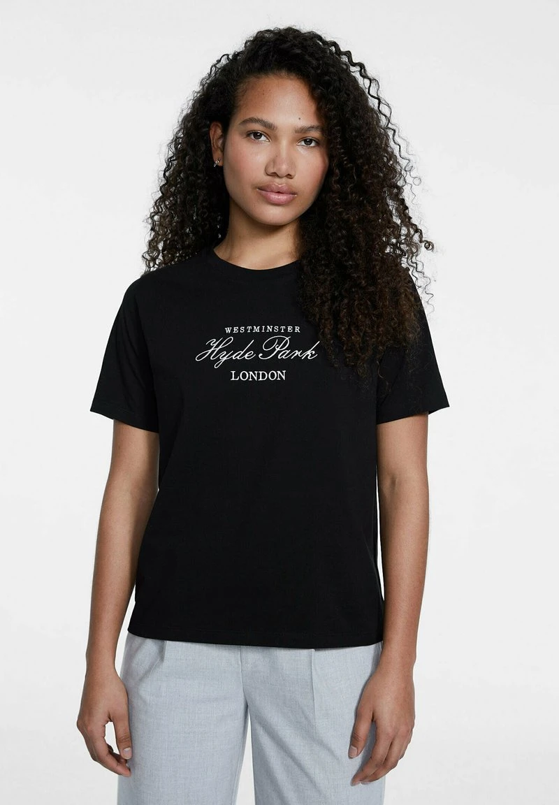 Stradivarius EMBROIDERED - T-Shirt Print - Black 1 Stradivarius EMBROIDERED - T-Shirt Print - Black
