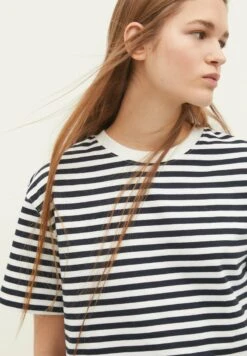 Stradivarius STRIPED CROPPED - T-Shirt Print - Dark Blue 9 Stradivarius STRIPED CROPPED - T-Shirt Print - Dark Blue -Stradivarius Deutschland Verkaufs-Shop 25fb89e1c305482ba4593d1c62e92279