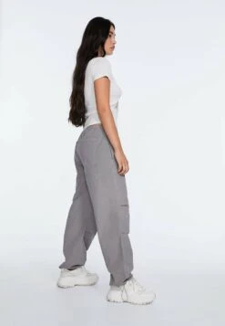 Stradivarius PARACHUTE POPELIN - Jogginghose - Light Grey -Stradivarius Deutschland Verkaufs-Shop 2745113f0ba3430e85fecd789da52f5c