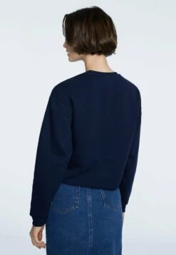 Stradivarius CROPPED MIT PRINT 06601661 - Sweatshirt - Dark Blue 8 Stradivarius CROPPED MIT PRINT 06601661 - Sweatshirt - Dark Blue -Stradivarius Deutschland Verkaufs-Shop 2882e89a7b4b48ef8c363312269704d7
