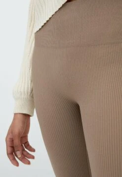Stradivarius Leggings - Hosen - Light Brown 9 Stradivarius Leggings - Hosen - Light Brown -Stradivarius Deutschland Verkaufs-Shop 28d6078f939746b286a6f726b28dd533