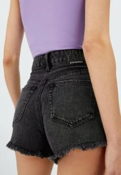 Stradivarius MIT RISSEN - Jeans Shorts - Black Denim 9 Stradivarius MIT RISSEN - Jeans Shorts - Black Denim -Stradivarius Deutschland Verkaufs-Shop 293d489e80c14404ba681e5db87e3d9b