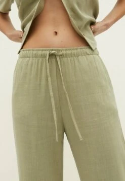 Stradivarius LONG FLOWING RUSTIC - Stoffhose - Dark Green 9 Stradivarius LONG FLOWING RUSTIC - Stoffhose - Dark Green -Stradivarius Deutschland Verkaufs-Shop 2c46e2d906d34ea7b358eeb18be1334b