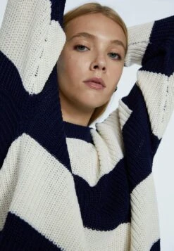 Stradivarius MIT STREIFEN - Strickpullover - Dark Blue 9 Stradivarius MIT STREIFEN - Strickpullover - Dark Blue -Stradivarius Deutschland Verkaufs-Shop 2cd94a64c0cf4bafa9e5c4b2493b6298