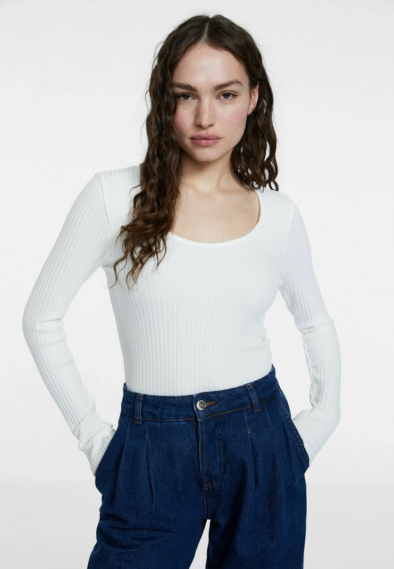 Stradivarius WITH STRAP AT THE BACK - Langarmshirt - White 1 Stradivarius WITH STRAP AT THE BACK - Langarmshirt - White