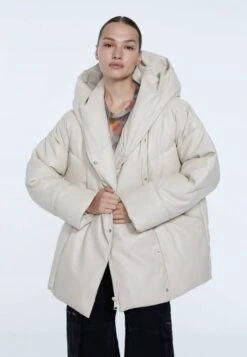 Stradivarius OVERSIZE - Wintermantel - White