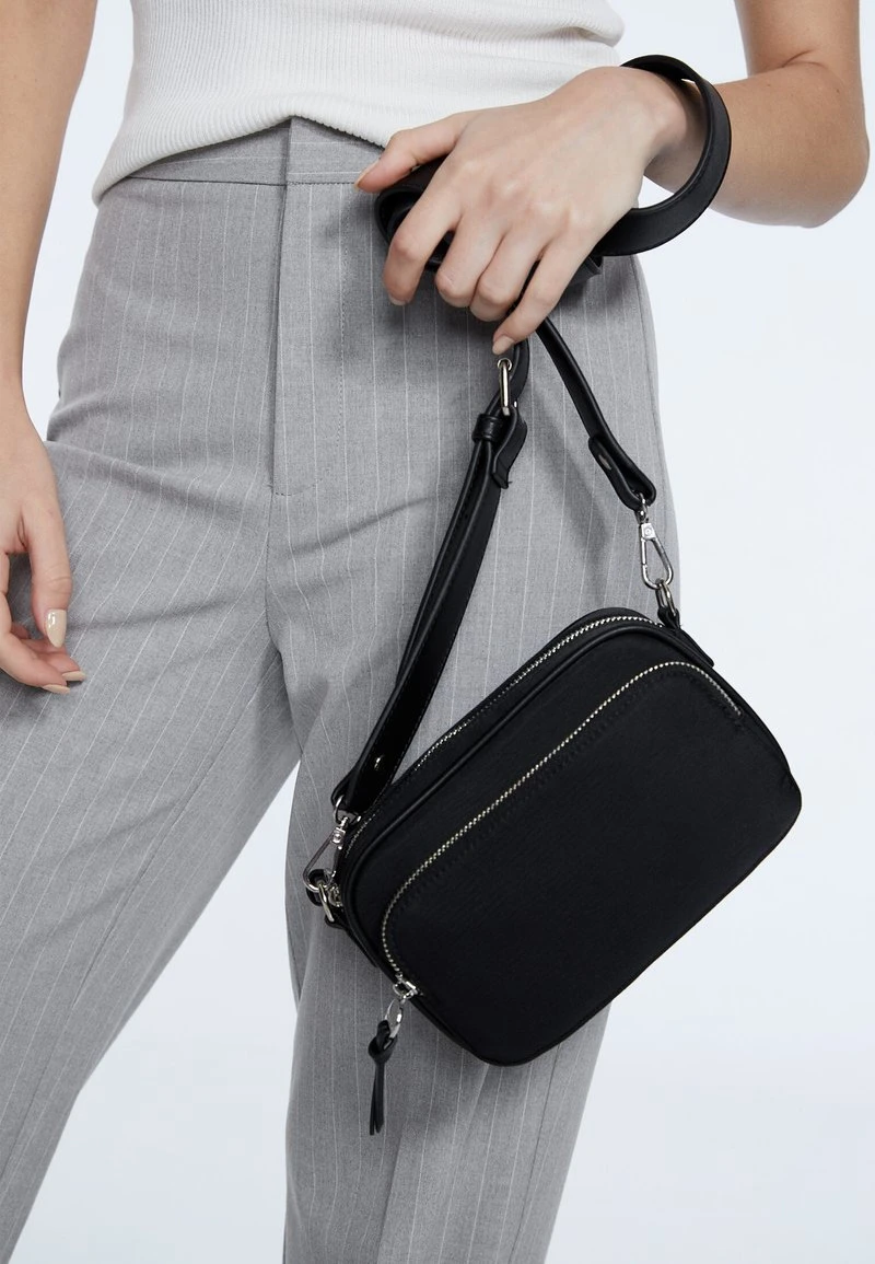 Stradivarius KAROSTOFF - Umhängetasche - Black 2 Stradivarius KAROSTOFF - Umhängetasche - Black – Bild 2