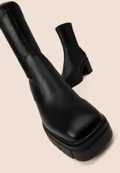 Stradivarius MIT HALBHOHEM ABSATZ - High Heel Stiefelette - Black 8 Stradivarius MIT HALBHOHEM ABSATZ - High Heel Stiefelette - Black -Stradivarius Deutschland Verkaufs-Shop 33350768cc2d476aa6d1bc92f04488c6