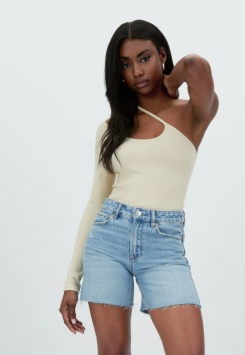 Stradivarius LOW WAIST BERMUDA - Jeans Shorts - Blue Denim 1 Stradivarius LOW WAIST BERMUDA - Jeans Shorts - Blue Denim