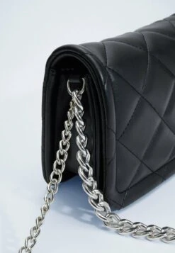 Stradivarius MIT DOPPELTER TRAGEKETTE - Umhängetasche - Black 10 Stradivarius MIT DOPPELTER TRAGEKETTE - Umhängetasche - Black -Stradivarius Deutschland Verkaufs-Shop 37402cbef30e47848bb57cde9737552e