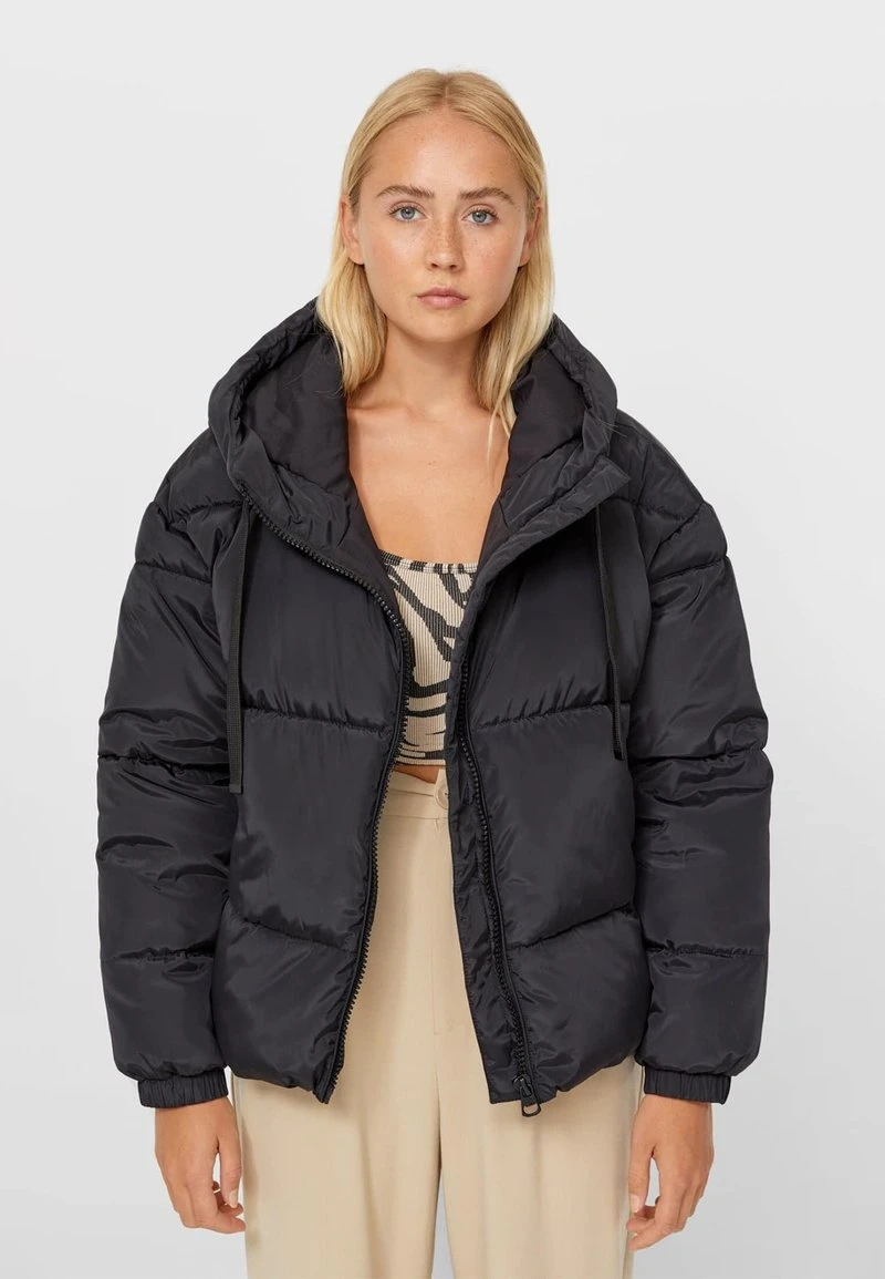 Stradivarius MIT KAPUZE - Winterjacke - Black 1 Stradivarius MIT KAPUZE - Winterjacke - Black