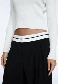 Stradivarius MIT UMGESCHLAGENEM BUND - Stoffhose - Black 9 Stradivarius MIT UMGESCHLAGENEM BUND - Stoffhose - Black -Stradivarius Deutschland Verkaufs-Shop 3810410256e742babf01f6340c64c69a